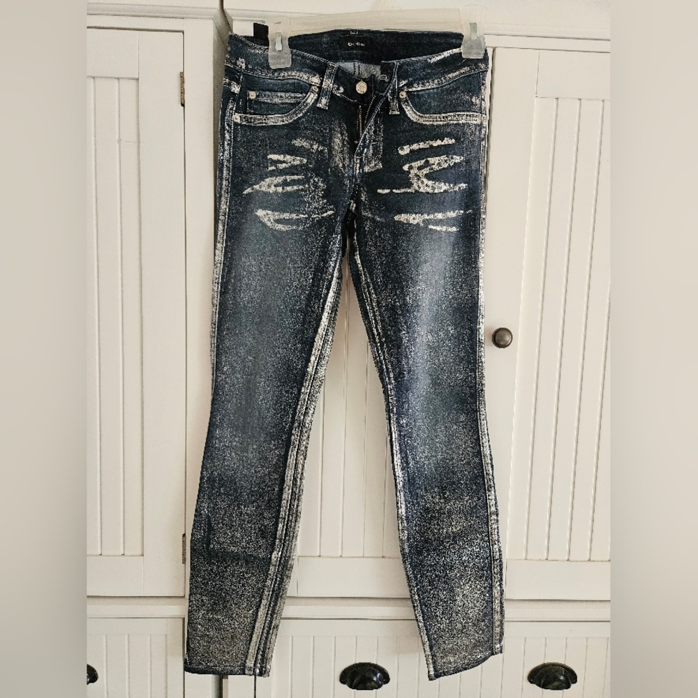 Distressed Women's Skinny Jeans in Dark Wash